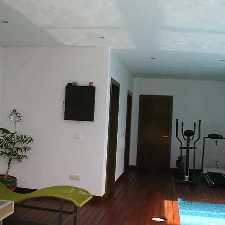 Casa Ceca De La Playa Y Barcelona, Con Piscina Climatizada Y Jacuzzi Holiday home